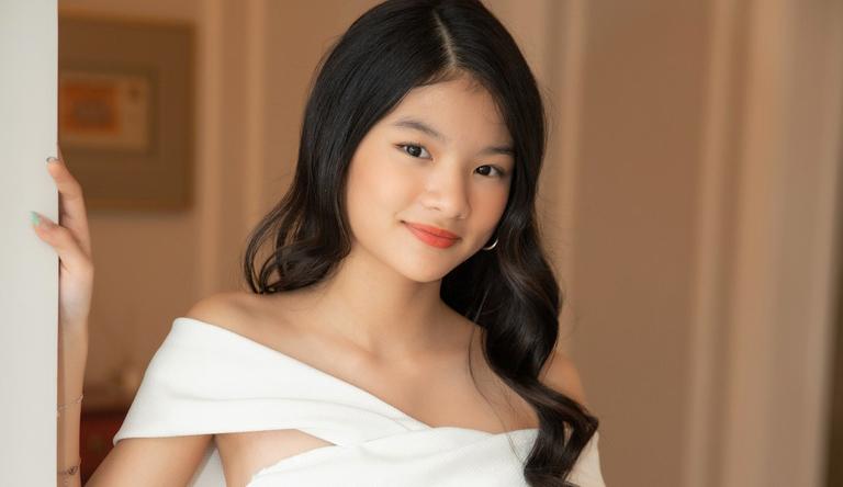 Thời trang con gái Trương Ngọc Ánh tuổi 13: Chưa gì đã ra dáng tiểu thư sang chảnh