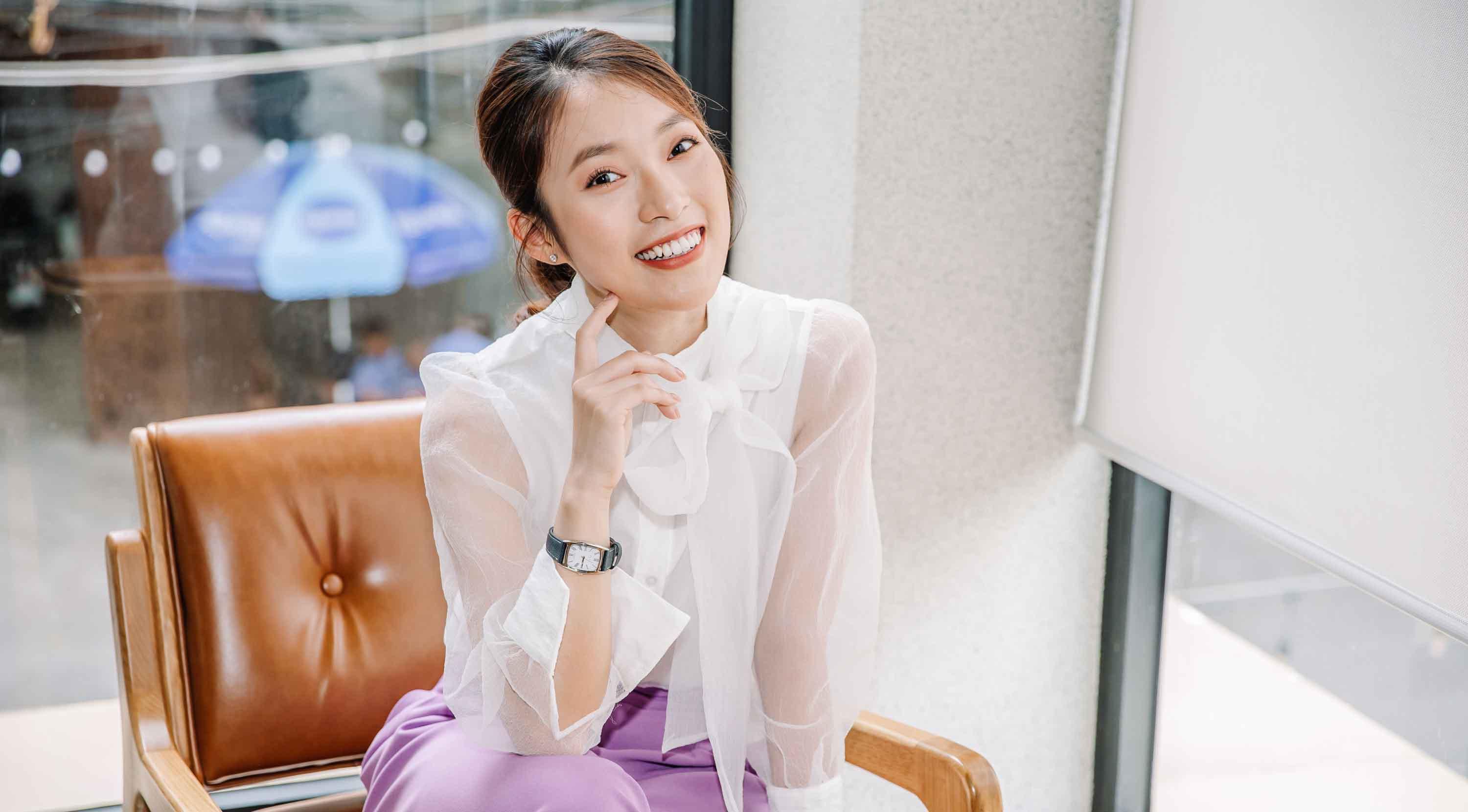 Vừa trở thành MC của "Đường lên đỉnh Olympia", Khánh Vy đã được khen ngợi vì gu thời trang chuẩn thanh lịch