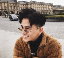 Decao: Chàng fashionista 9X đình đám với gu thời trang biến hóa