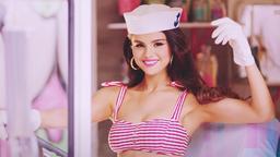 Soi gu thời trang vintage của Selena Gomez trong MV Ice Cream