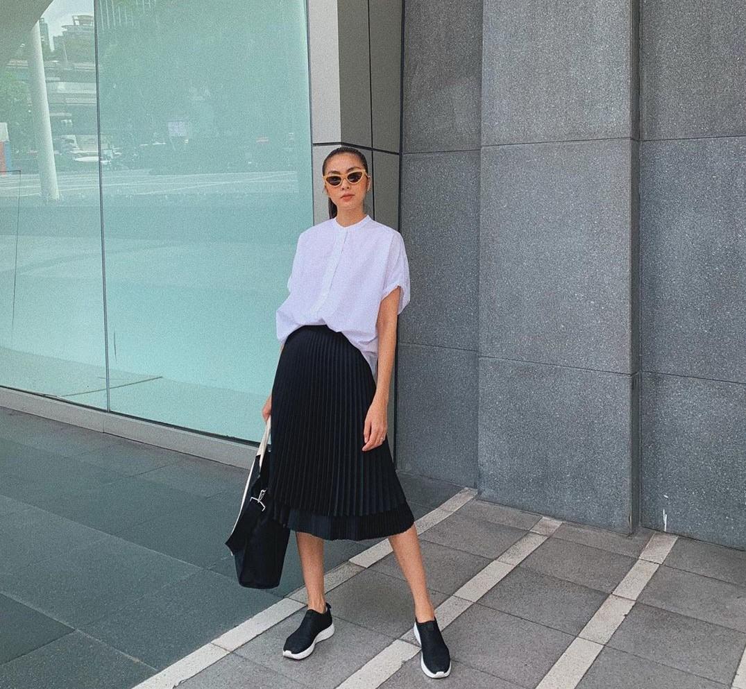 Cảm hứng mix đồ theo tone màu đen - trắng từ sao Việt