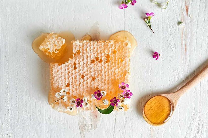 Nước ấm pha mật ong: Bí quyết để có một cơ thể khoẻ mạnh