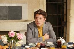 Emily in Paris: Không chỉ là cẩm nang thời trang dành cho phái yếu