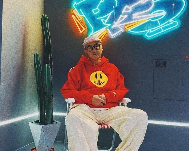 Không phải tín đồ hiphop nào đâu, đây là cụ ông năm nay 83 tuổi
