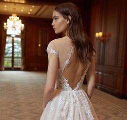 The First Trunk Show: Buổi dạ tiệc của những chiếc váy cưới xa hoa bậc nhất