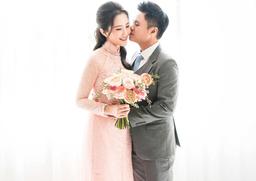 Một tiểu thư lá ngọc cành vàng như vợ thiếu gia Phan Thành sẽ lựa chọn áo dài cưới như thế nào?