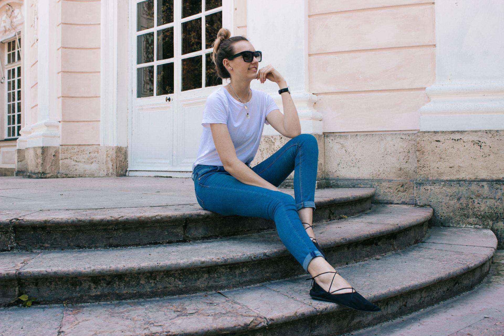 Diện áo khoác denim mùa thu đông với nhiều phong cách cực chất