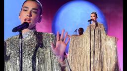 Nếu có giải thưởng cho Nữ ca sĩ chăm mặc sequin nhất, hãy trao nó cho Dua Lipa