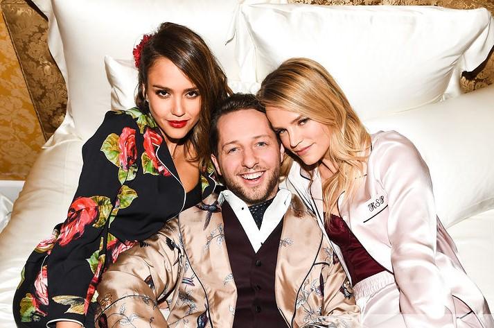 "Thiên thần bóng tối" Jessica Alba và các sao thích mặc pijama ra đường