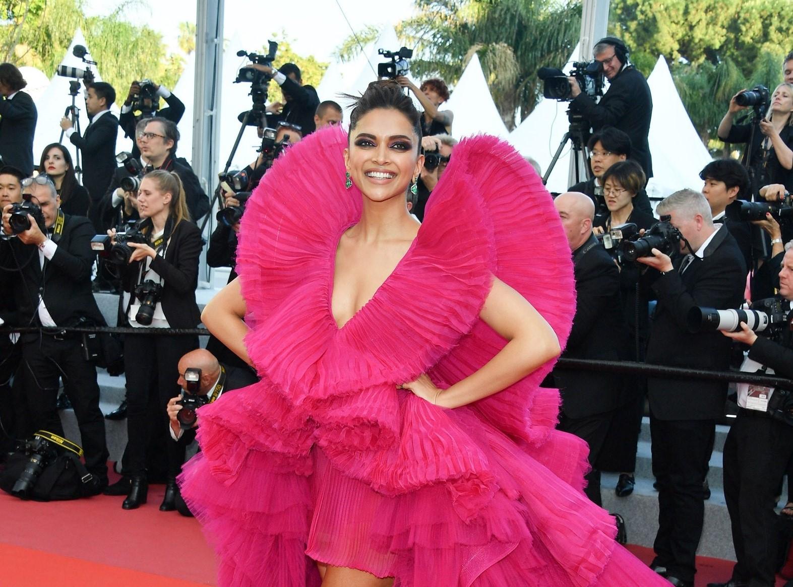 Ở tuổi 35, Deepika Padukone vẫn là Nữ hoàng thời trang của Bollywood