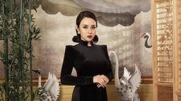 Bảo Trâm Idol bất ngờ "xuống tóc", khoe dáng trong áo dài nhung