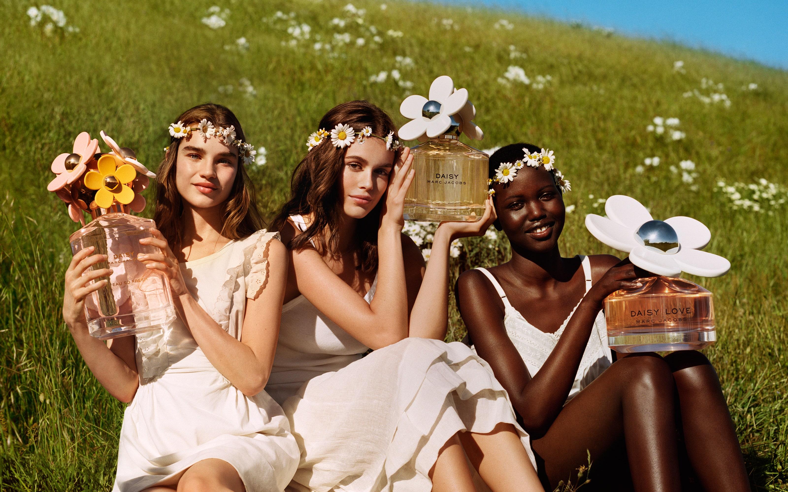 Hè này, xịt nước hoa mùi gì để đồng nghiệp không cảm thấy đau đầu?