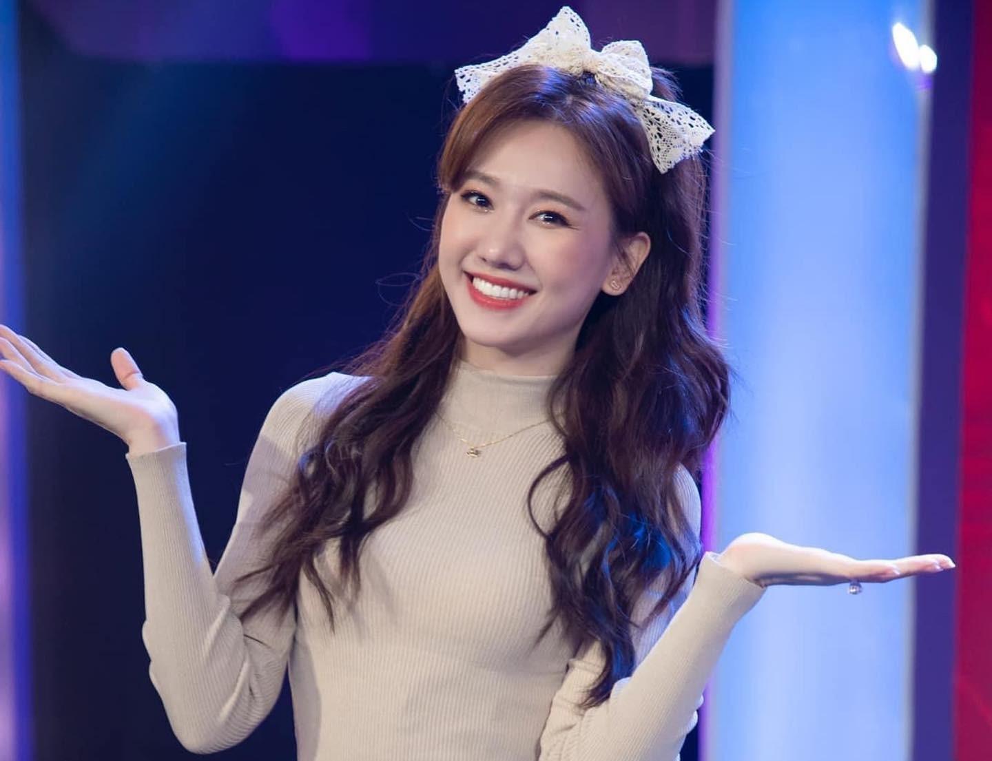 Hari Won ngoài 30 vẫn "teen", ra là tích cực lăng xê 4 kiểu buộc tóc này