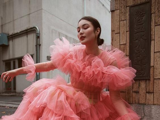 Bèo nhún mà không quá bánh bèo: Phối đồ thế nào để sành điệu hơn?