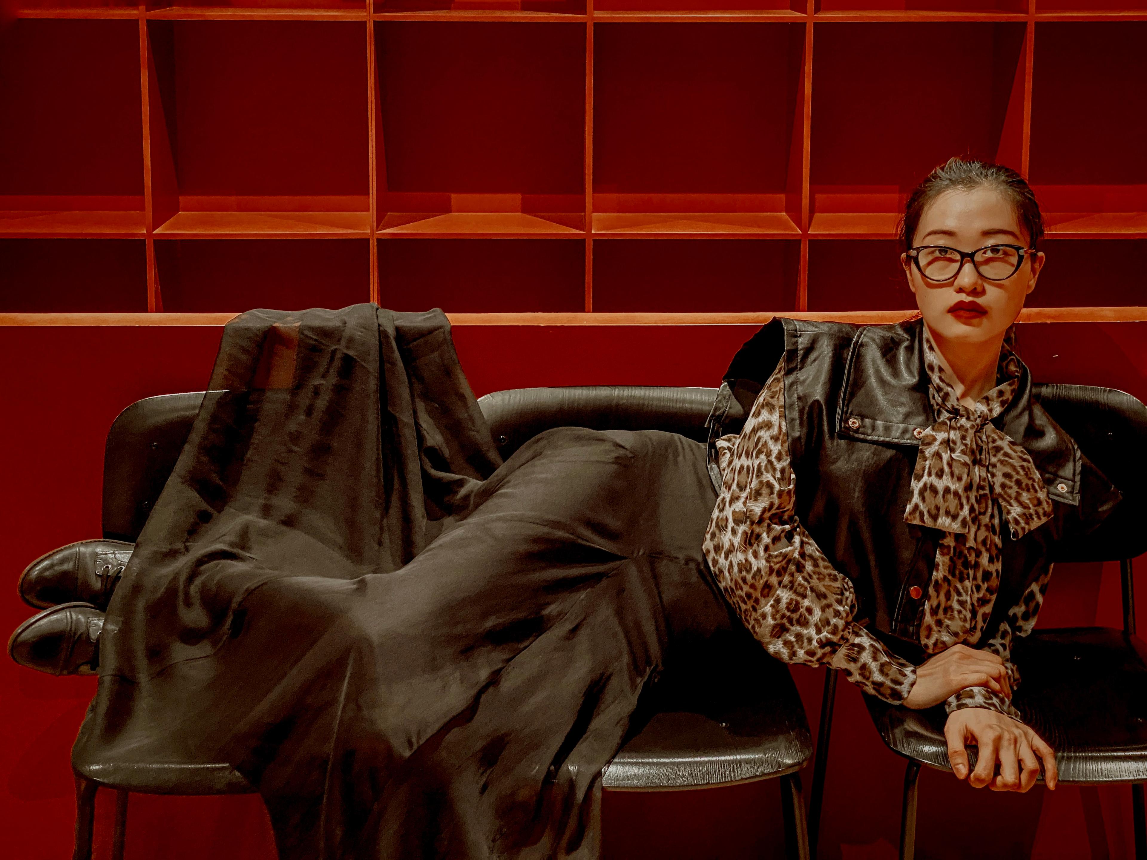 Nữ 8x công sở mê mặc đẹp: "Nếu phải bó buộc mình vào một bộ đồ mà không chút cảm xúc thì đúng là cực hình"