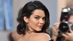 Kendall Jenner đã vươn lên trở thành siêu mẫu hàng đầu thế giới như thế nào?