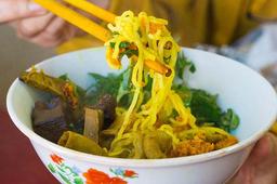 Bún nghệ xào lòng, món ngon lạ miệng, bổ dưỡng xứ Huế