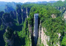 Thang máy Bách Long, cách để đến Trương Gia Giới trong 2 phút thay vì 4 giờ