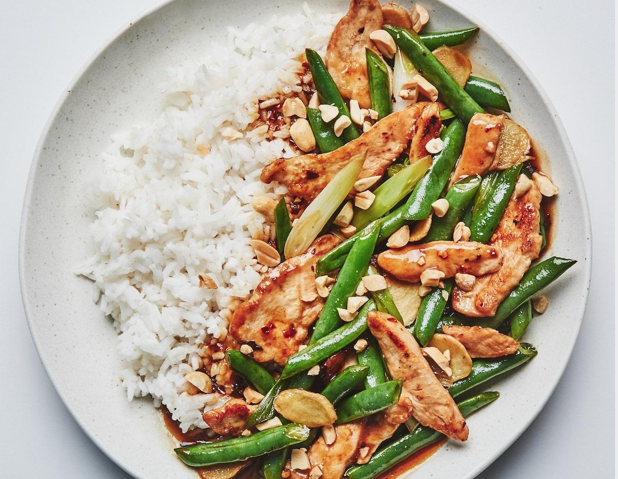 Cách làm món thịt gà xào đậu que vừa lành mạnh vừa giòn ngon để chiêu đãi gia đình