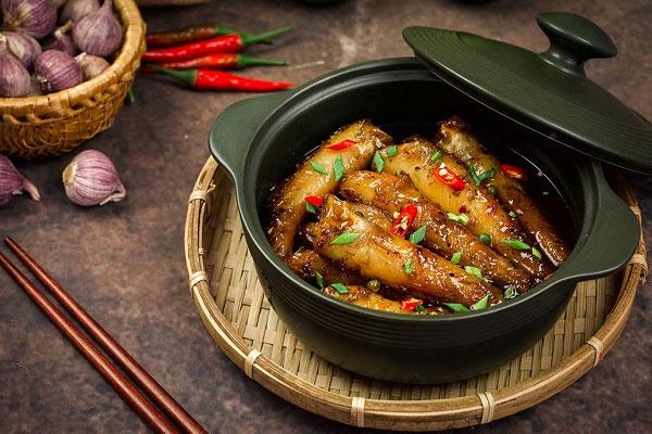 Cách làm cá bống kho nước dừa đậm đà, phù hợp với những bữa cơm ngày mưa lạnh