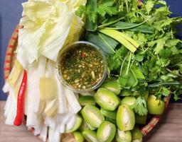 Nhót xanh chấm chẩm chéo, món quà quê giá ngang thịt bò Mỹ có gì đặc biệt?