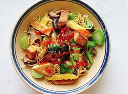 Cách làm mì xào đậu hũ rau củ đơn giản, đủ chất cho bữa ăn chay trong những ngày bận rộn