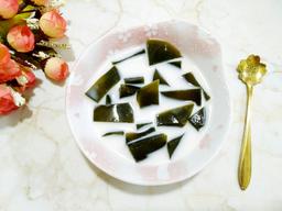 Cách làm sữa thạch rau má thơm mát, thạch giòn sần sật cho mùa hè nóng nực