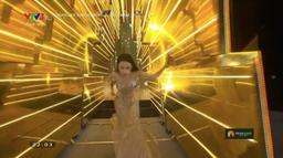 Ngọc Hằng suýt ngã trong phần thi trang phục dạ hội tại Miss World Vietnam 2022