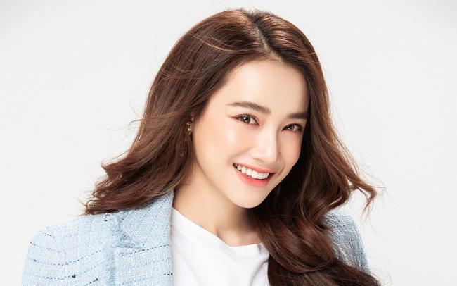 Nhã Phương khiến phái đẹp trầm trồ với loạt ảnh đi tập yoga