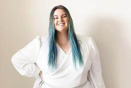 Sarah Hambly tự thiết kế 113 chiếc váy dạ hội trong suốt 4 năm