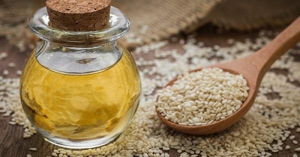 Trị mụn trứng cá bằng dầu mè - Bạn đã thử chưa?