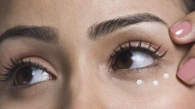 Mẹo giúp ngăn ngừa đôi mắt trũng sâu ai cũng cần biết