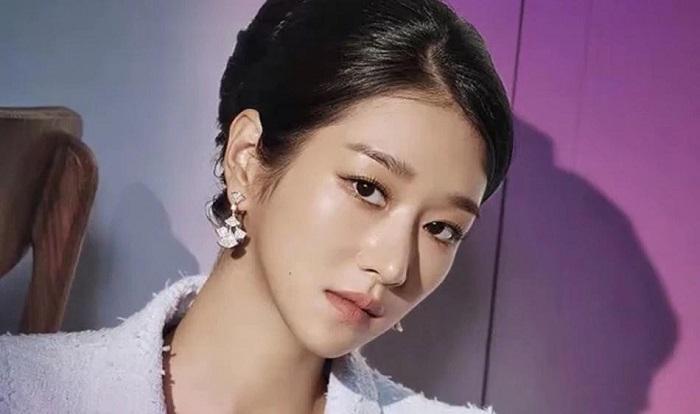 "Điên nữ" Seo Ye Ji đã tạo nên một cơn sốt váy áo nhái như thế nào?