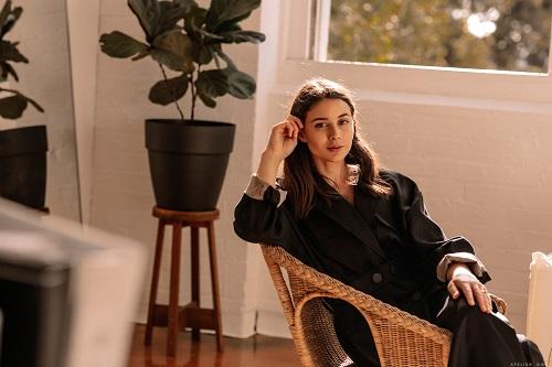 5 bí quyết giúp fashionista Sara Crampton chinh phục phong cách tối giản