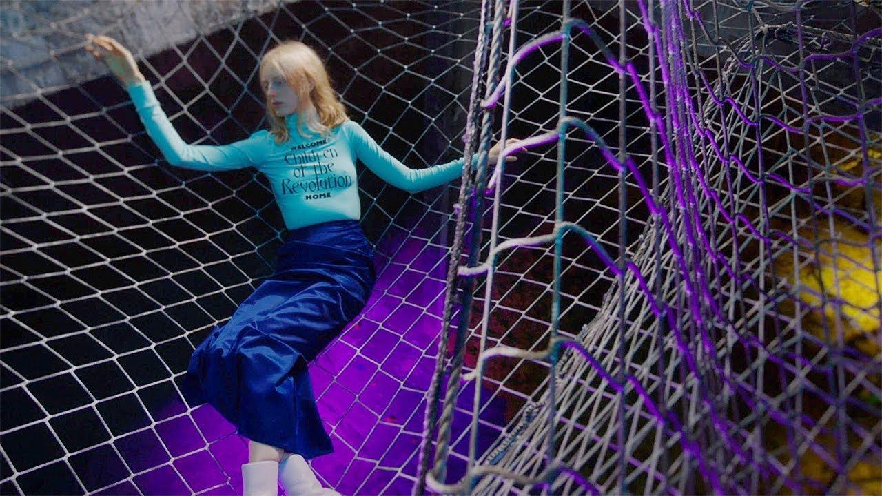 Giấc mộng thời niên thiếu trong BST thời trang mới nhất của Raf Simons