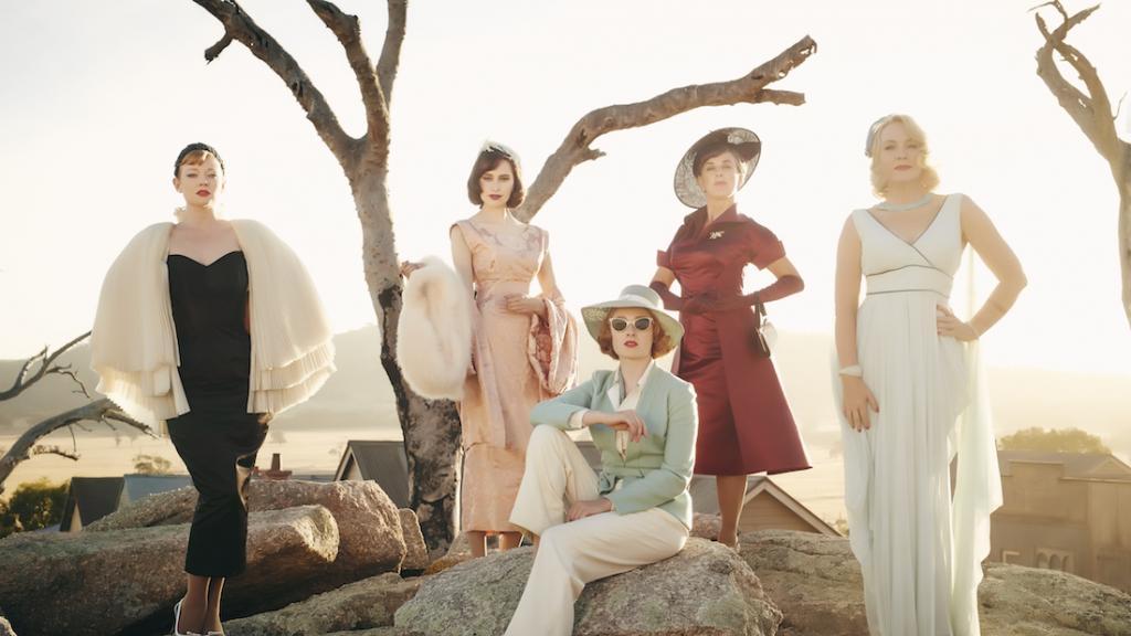 Thời trang Pháp trong phim The Dressmaker