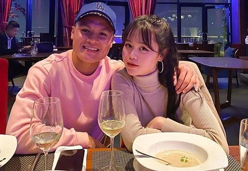 Nàng yêu style thời trang tối giản học ngay Huỳnh Anh – bạn gái Quang Hải