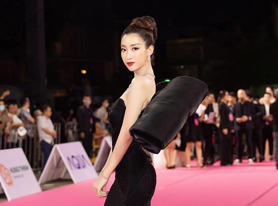 Ngắm nghía váy áo của dàn giám khảo Hoa hậu Việt Nam 2020