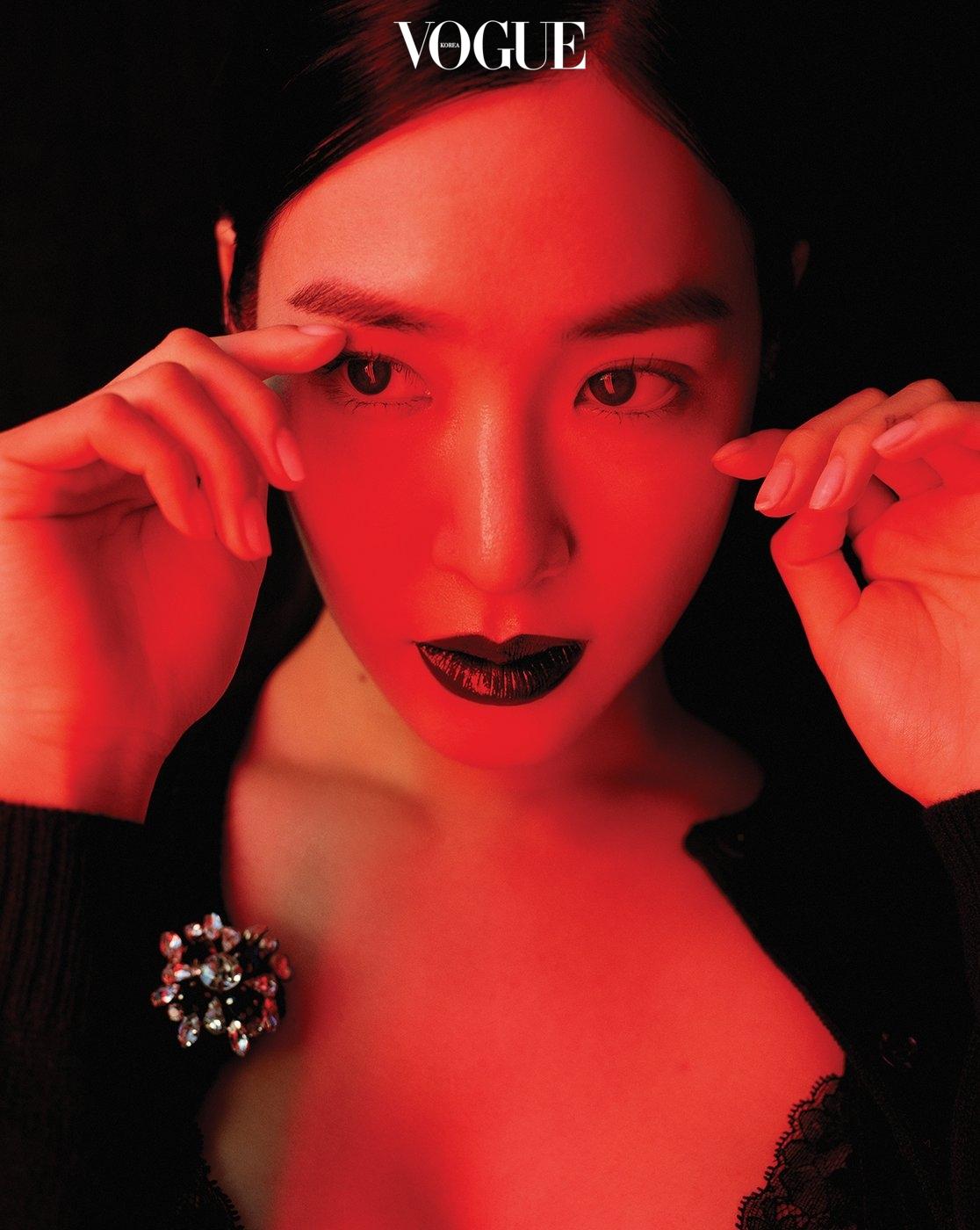 Ngất ngây với nhan sắc không tuổi của Tiffany Young trên Vogue Hàn Quốc