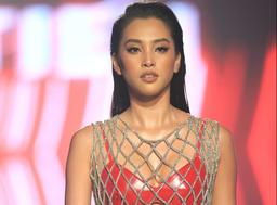 Kết thúc nhiệm kỳ hoa hậu, Tiểu Vy tự tin hở khoe thân hình bốc lửa trong trang phục xuyên thấu