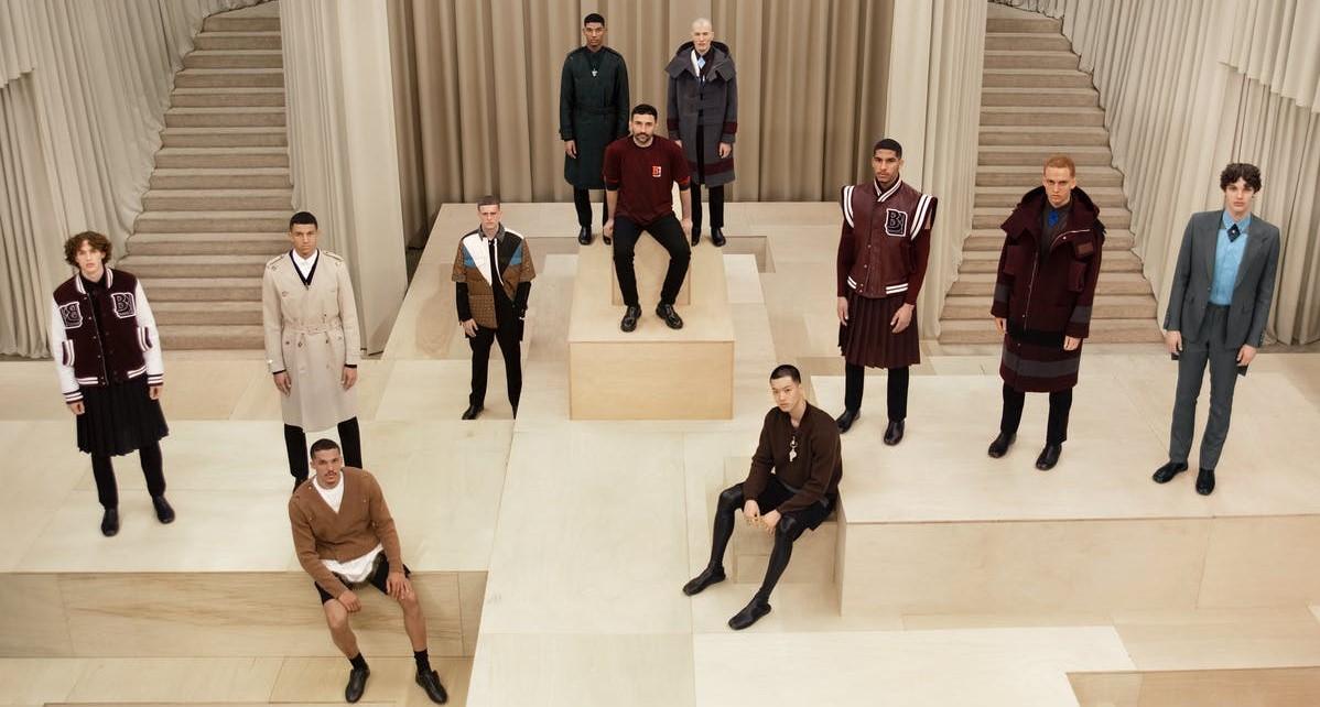 BST Burberry Thu Đông 2021: Kẻ mộng mơ bước vào thế giới gấm vóc