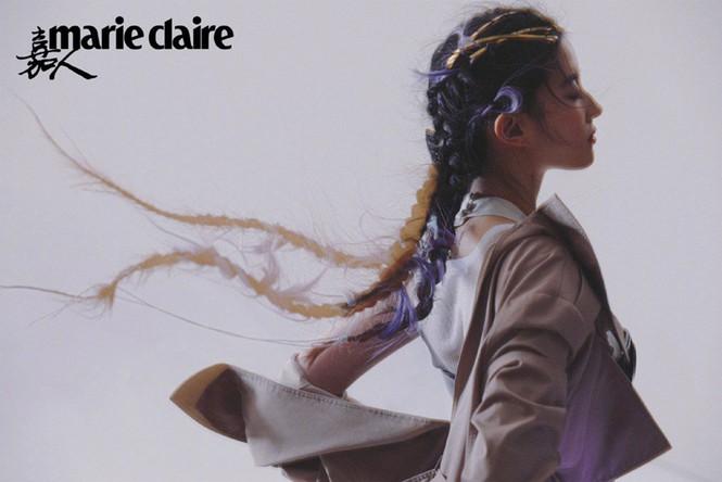 Trở về vòng tay Louis Vuitton, Lưu Diệc Phi liên tục lên bìa tạp chí lớn