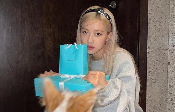 Rosé được Tiffany & Co tặng quà 100 triệu mừng ngày debut solo
