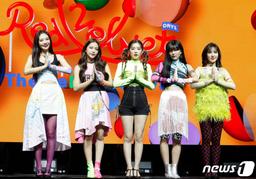 Không phải stylist của sao châu Á nào sửa đồ xong cũng đều sang-xịn-mịn