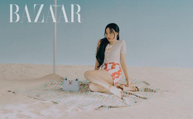 Hwasa chụp ảnh tạp chí tươi mát chào hè 2021