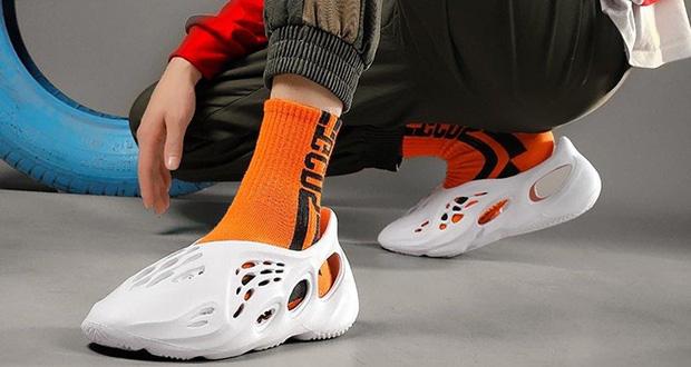 Adidas Yeezy Foam Runner: Đôi giày nhìn như hóa thạch khủng long của Kanye West bỗng dưng hot lại