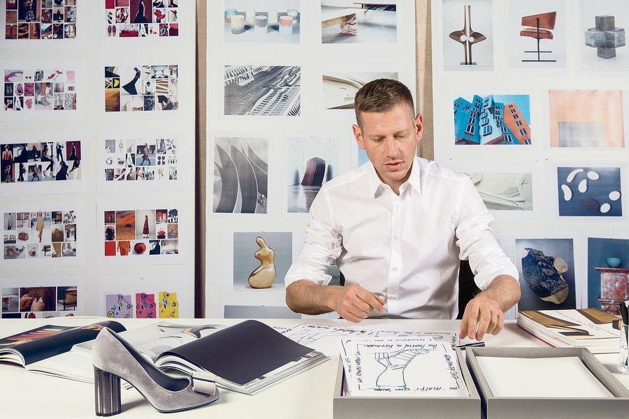 Paul Andrew rời Salvatore Ferragamo