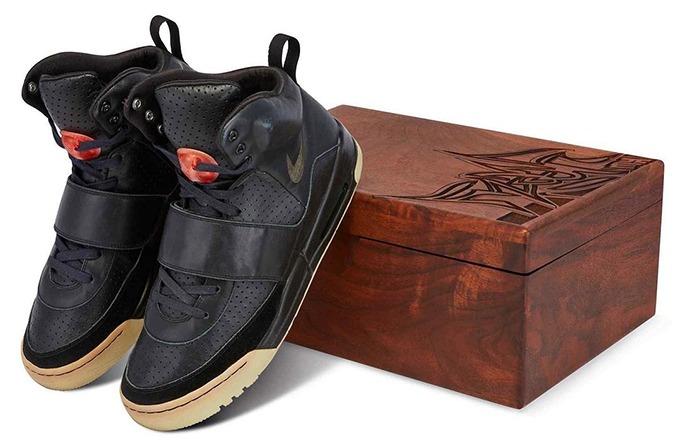 Đôi sneakers của Kanye West được rao bán với giá 23 tỷ Việt Nam đồng