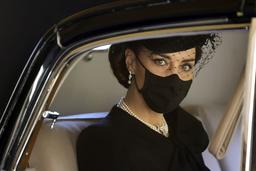 Lời chia buồn âm thầm của Công nương Kate Middleton dành cho Nữ hoàng Anh