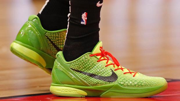 Gia đình Kobe Bryant quyết định dừng hợp đồng với Nike